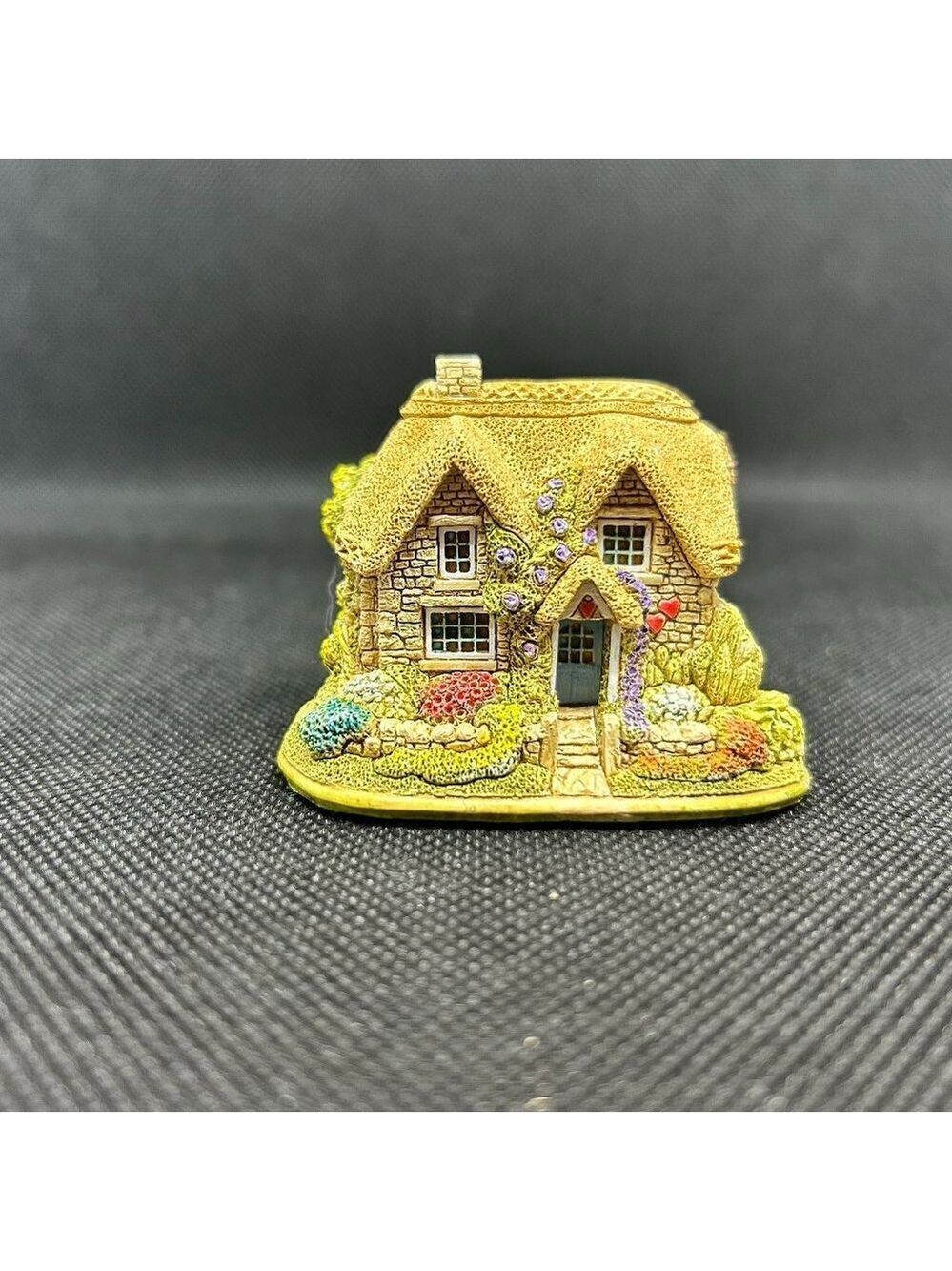 Lilliput Lane “Queen of Hearts” collectible cottage